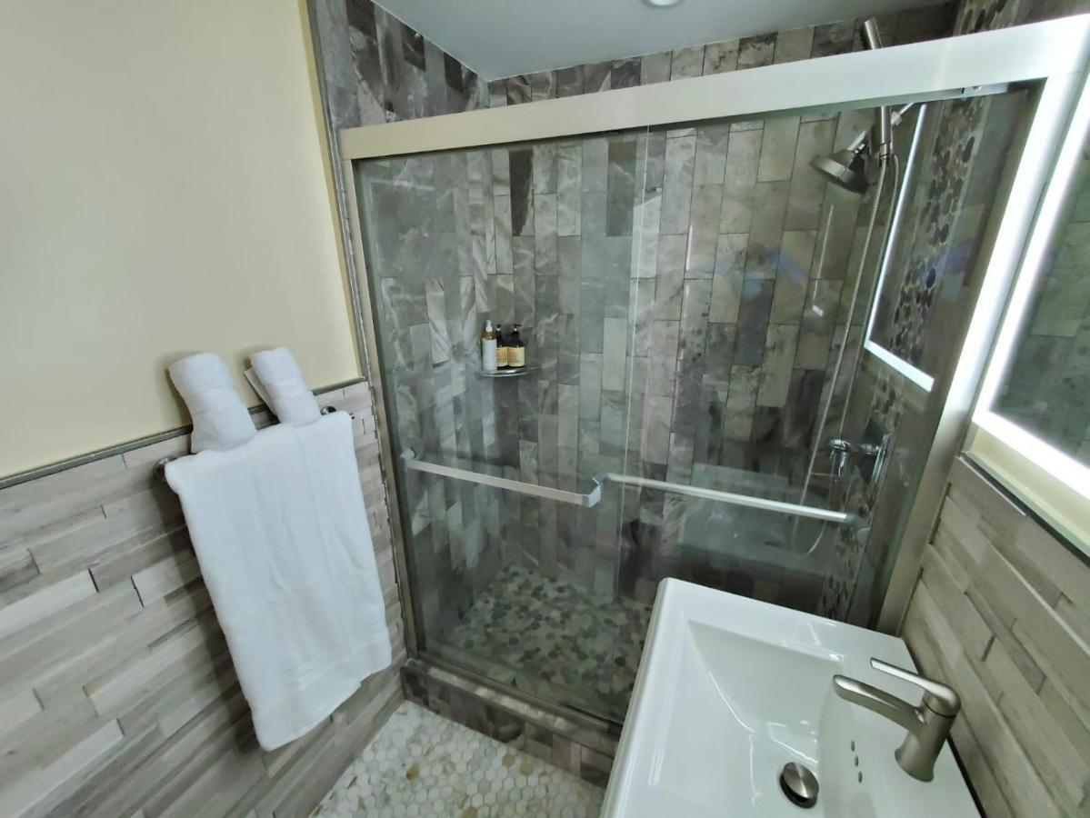 アトランタJust Renovated 3 Br/2Bath/ Parking+ Downtown Viewアパートメント エクステリア 写真