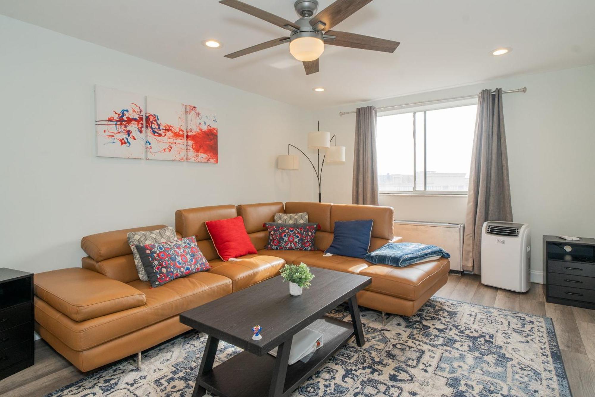 アトランタJust Renovated 3 Br/2Bath/ Parking+ Downtown Viewアパートメント エクステリア 写真