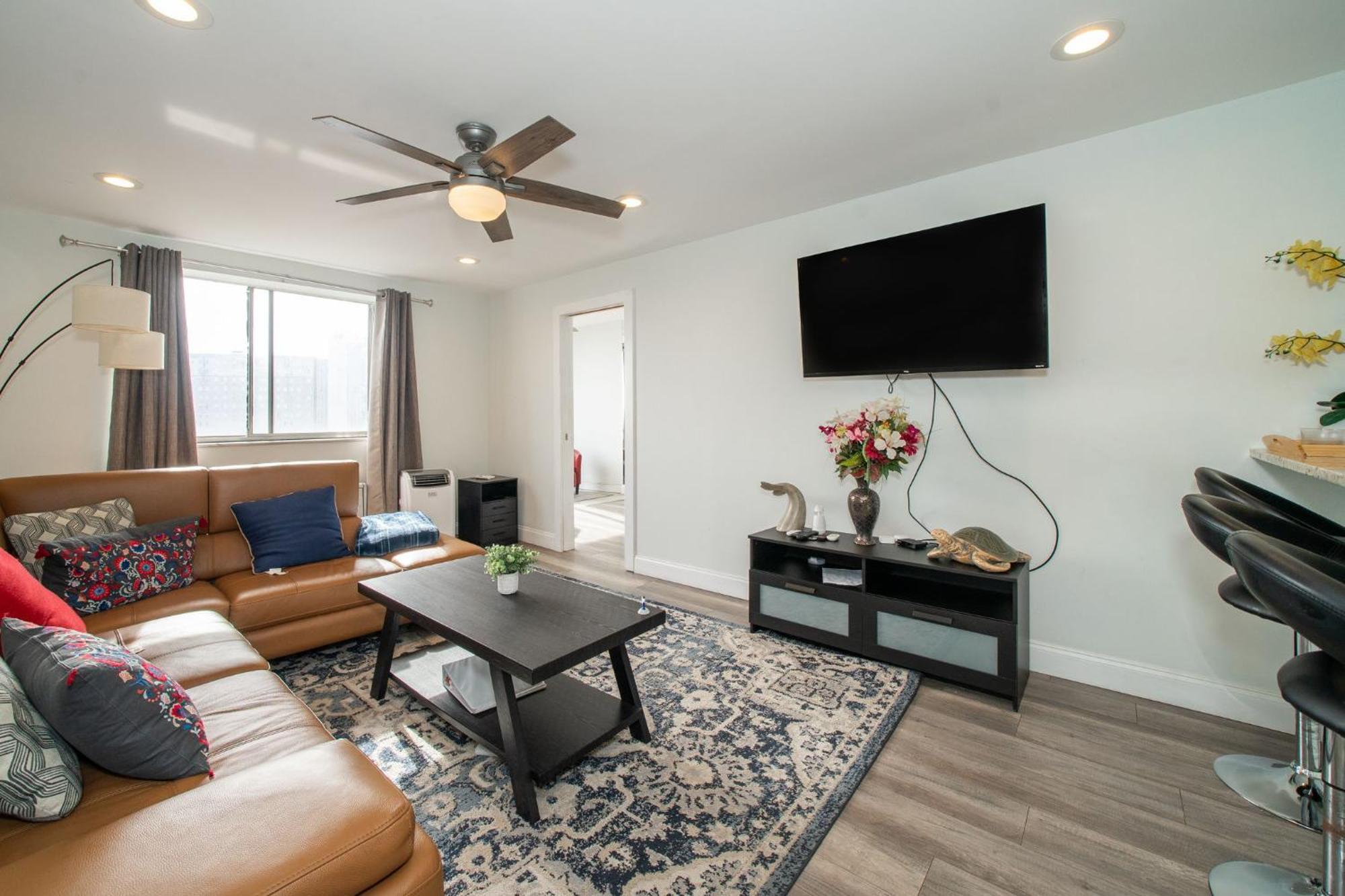 アトランタJust Renovated 3 Br/2Bath/ Parking+ Downtown Viewアパートメント エクステリア 写真