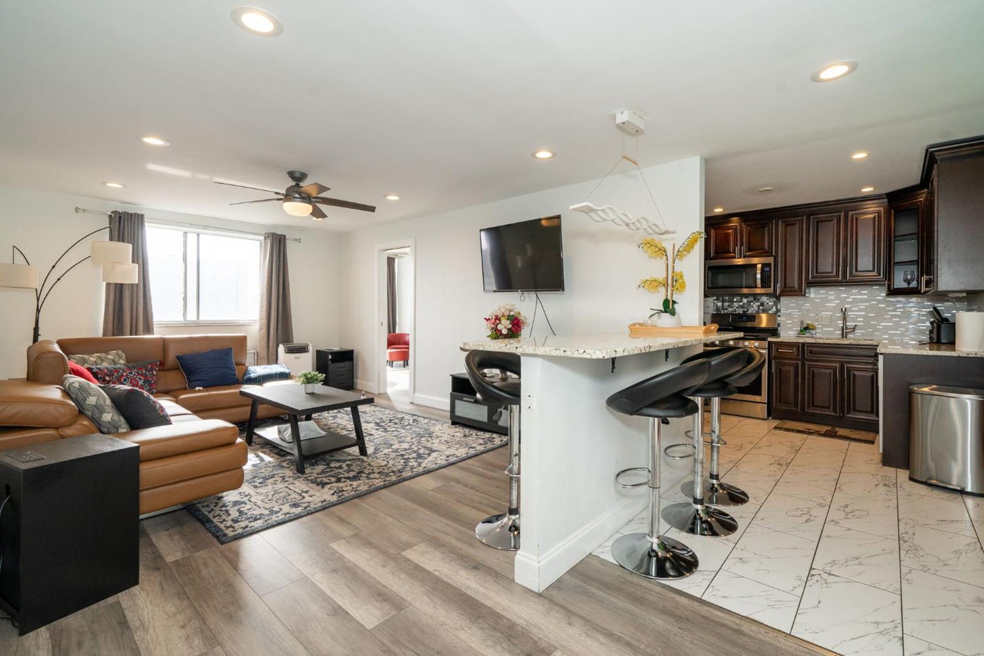 アトランタJust Renovated 3 Br/2Bath/ Parking+ Downtown Viewアパートメント エクステリア 写真